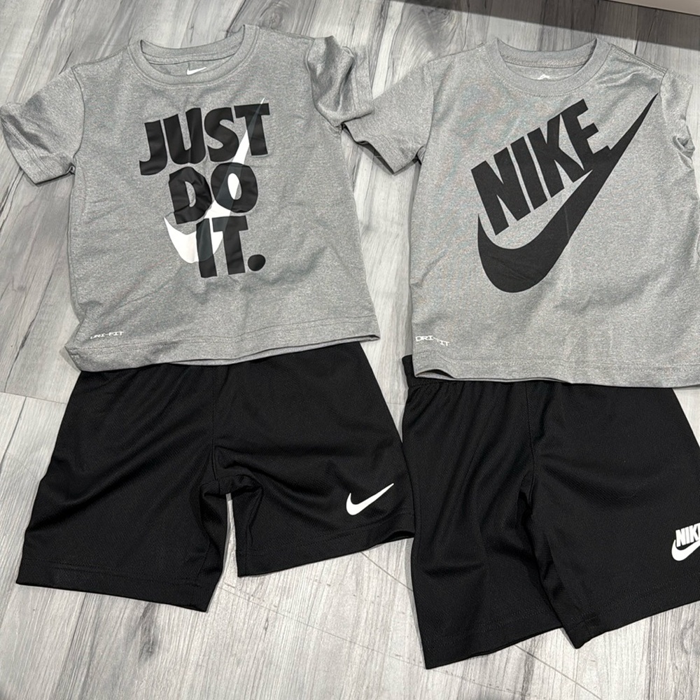 Nike Set of 2